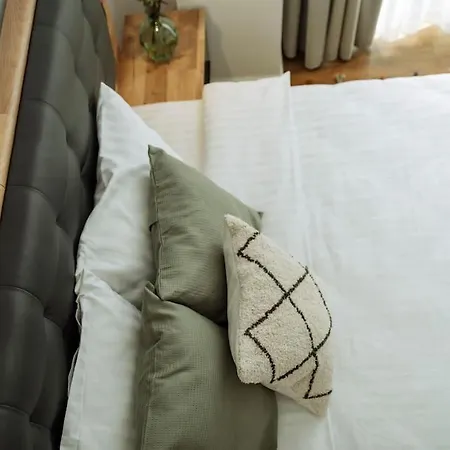 1 - New Building & Parking * Bucarest