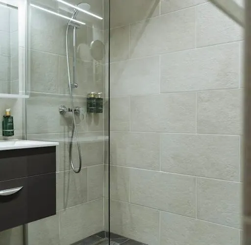 1 - New Building & Parking شقة *